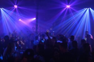 Image of a large crowd on the O'Malleys dance floor